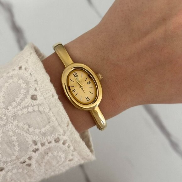 Sku0290 Gold mini watch gold bracelet+gift box Vintage vibe in working condition main image 5